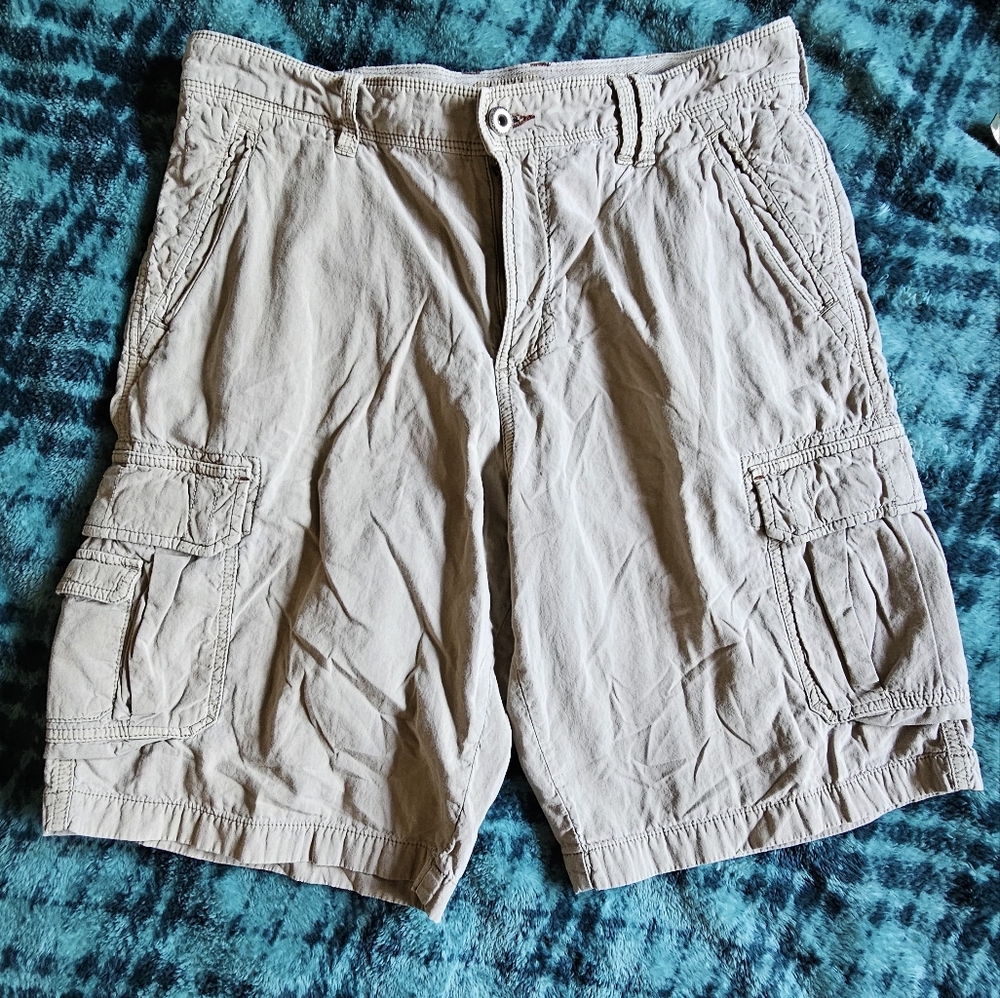 Tommy Bahama chaki cotton cargo shorts size 33 - Picture 2 of 10